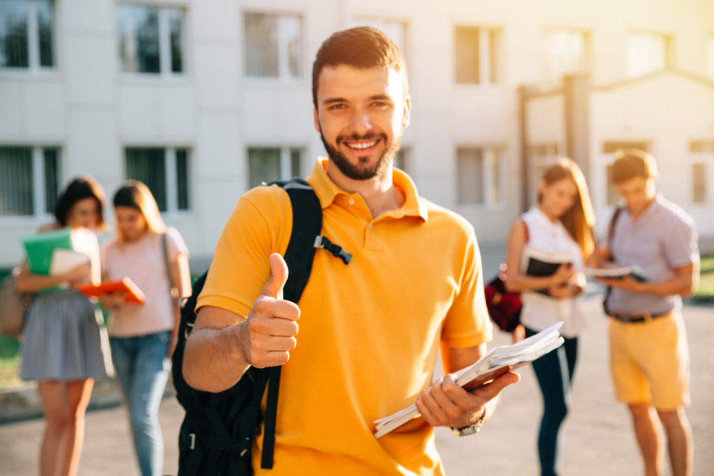Estudante se preparando para o ENEM.